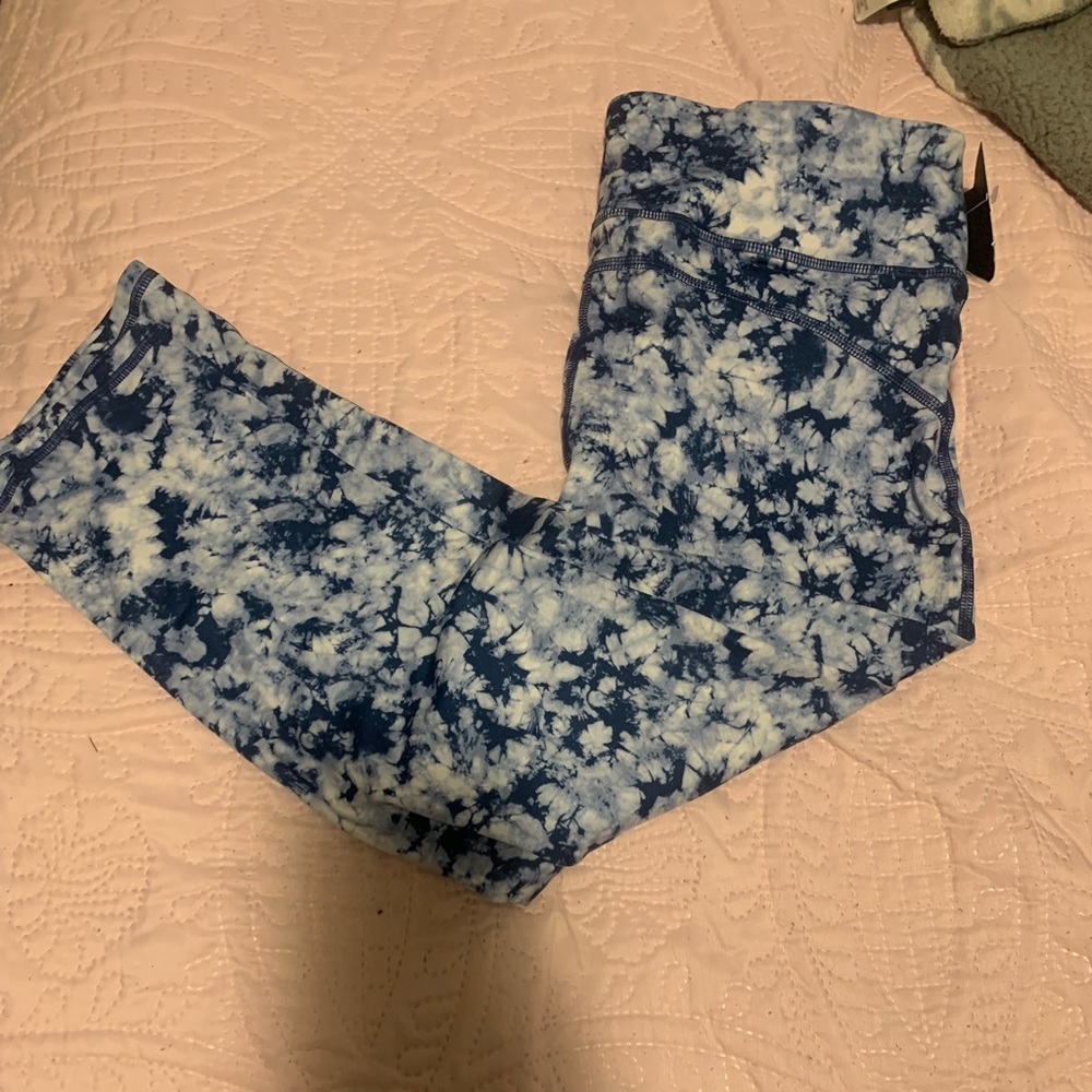 Blue and white pattern leggings